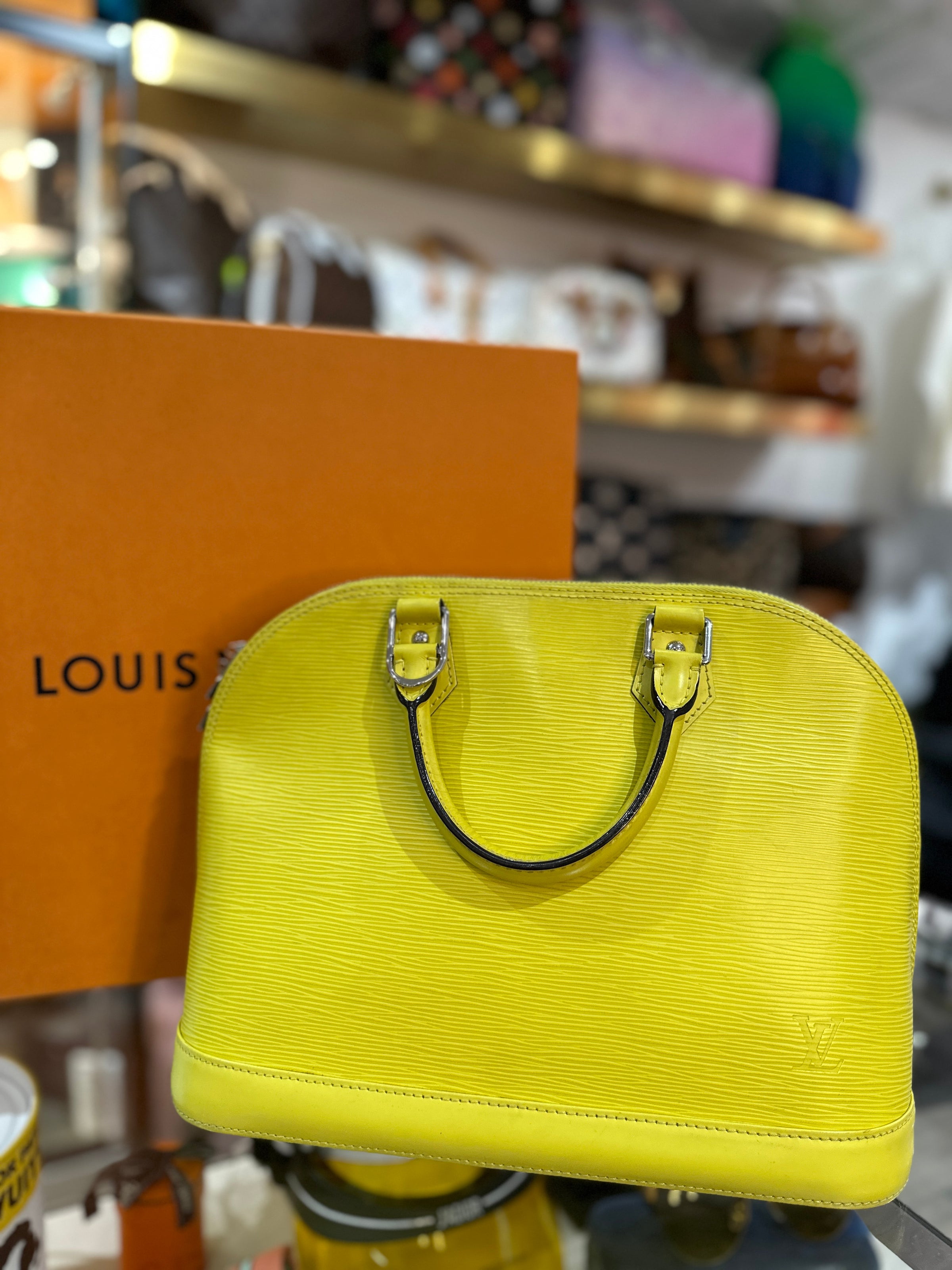 Designer Consigner - Louis Vuitton Damier Duomo Bowling Bag, $1,002.99!  Hurry, it won't be here long! #louisvuitton #designerconsignerhockessin  #shopdelaware #shopphilly #shoplocal #upscaleresale #consignmentboutique  #luxurybrands #highend #luxury